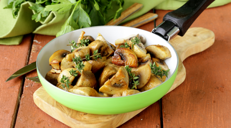 Poêlée au deux pommes et champignons de paris