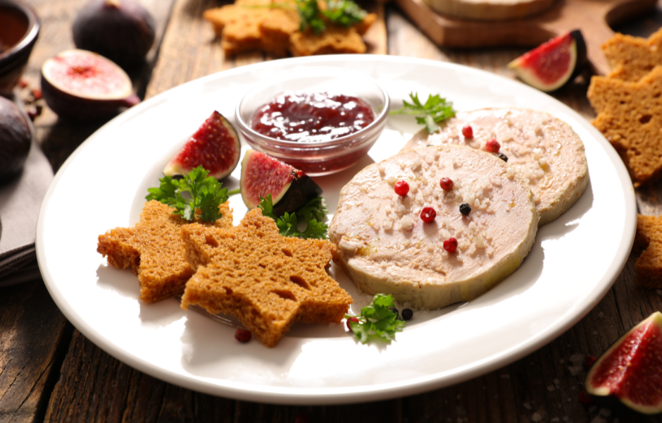 Toast au foie gras et pain d’épices en étoile